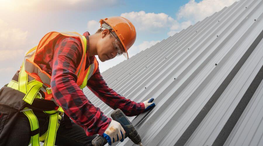 Professional gutter cleaning in Carson, ND